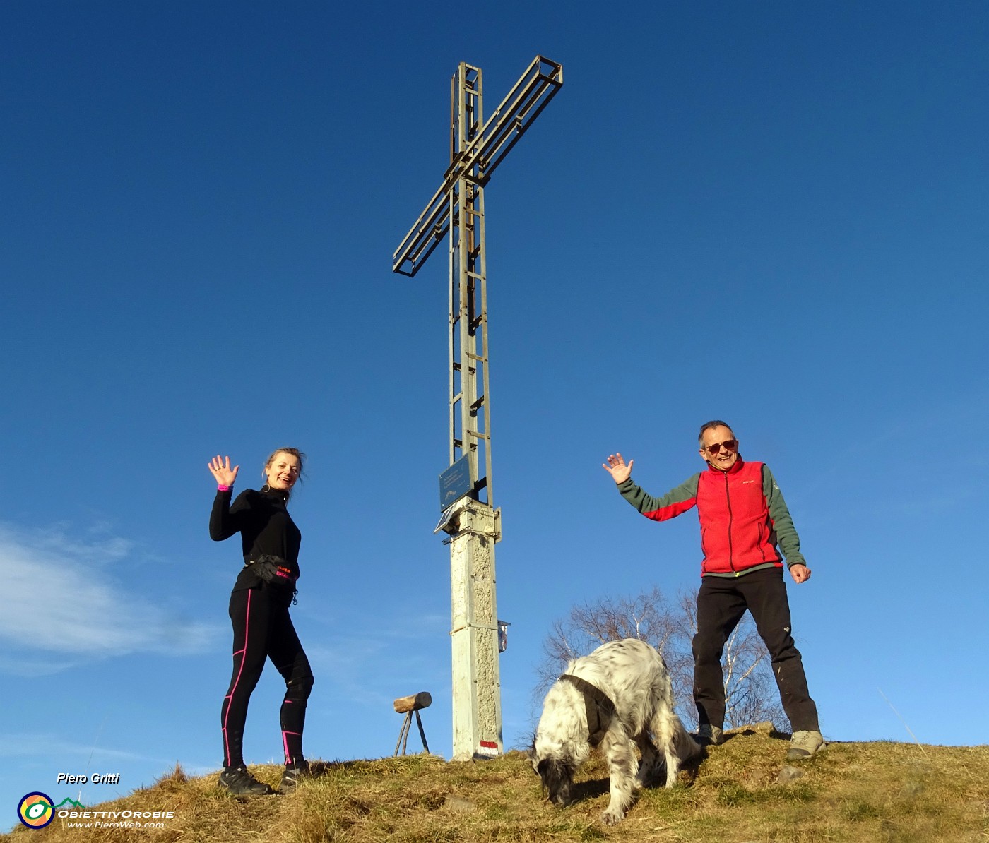 06 Alla croce di vetta del Monte Gioco (1366 m).JPG -                                